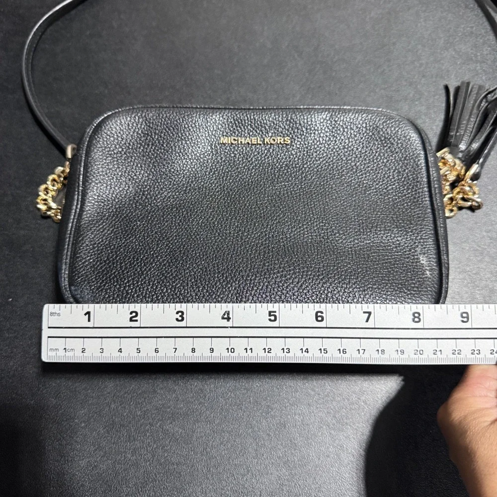 Michael Kors Crossbody Bag Kids OS‎ Black Pebbled Leather Gold Chain Tassel